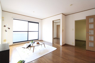 【居間・リビング】 | セリーシア葛城Ａ | 使いやすいリビングです