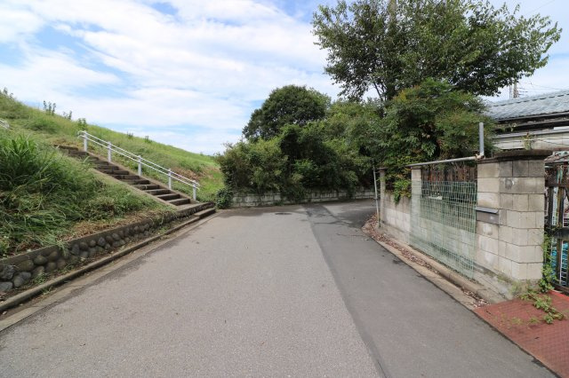 足利市岩井町の売地の前面道路含む現地写真