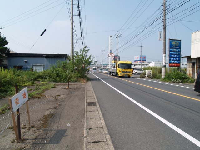足利市南大町の売地の前面道路含む現地写真