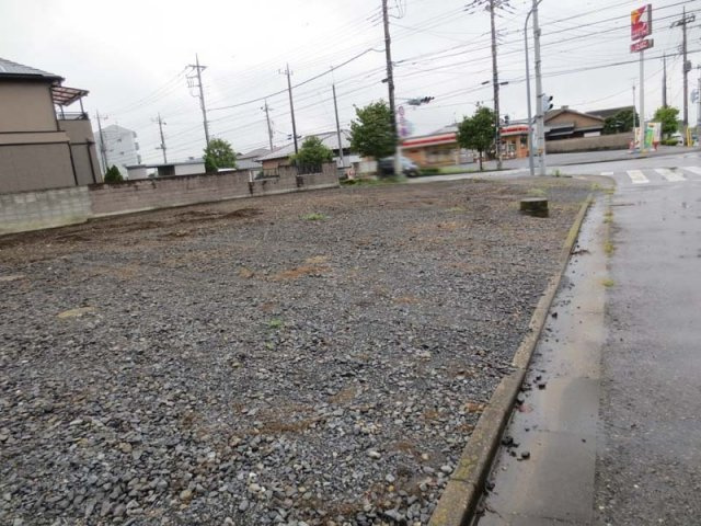 足利市常見町３丁目の売地の前面道路含む現地写真