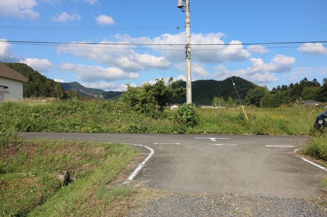足利市粟谷町の売地の前面道路含む現地写真