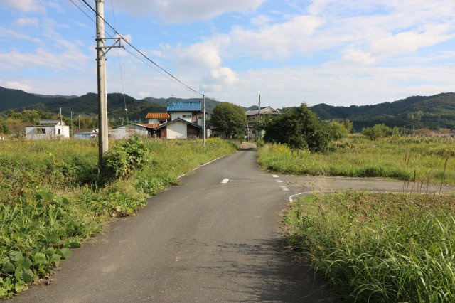 足利市粟谷町の売地の前面道路含む現地写真