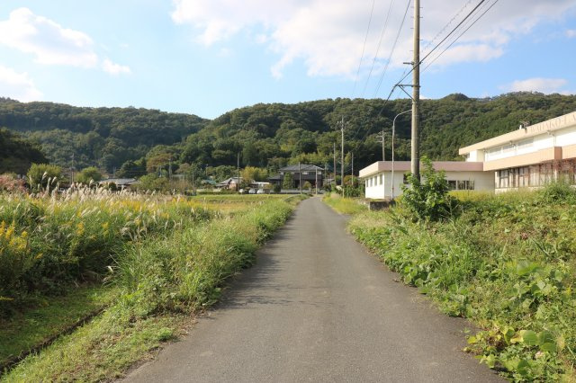 足利市粟谷町の売地の前面道路含む現地写真
