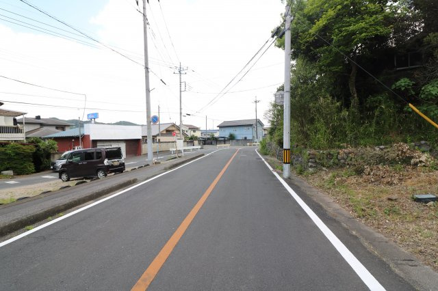 足利市助戸新山町の売地の前面道路含む現地写真