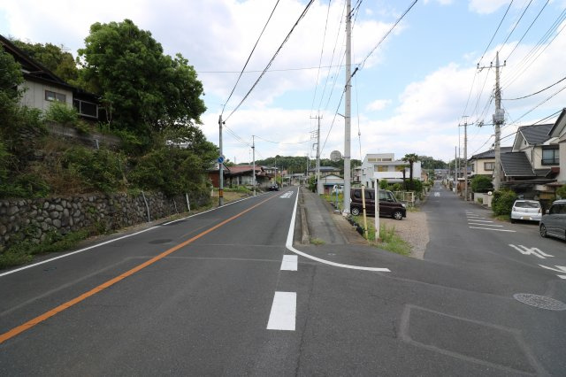 足利市助戸新山町の売地の前面道路含む現地写真