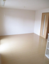 モンテカスカーダA棟の居間・リビング|こちらの居間で趣味の時間をお楽しみください