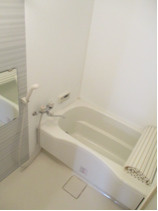 モンテカスカーダA棟の浴室|落ち着いた空間のお風呂です