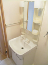 モンテカスカーダA棟の洗面所|コンパクトで使いやすい洗面所