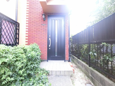 【外観】 | 磯子区久木町中古戸建 | 平成13年10月築一戸建
周辺は買い物施設など多く、便利に生活できます。
