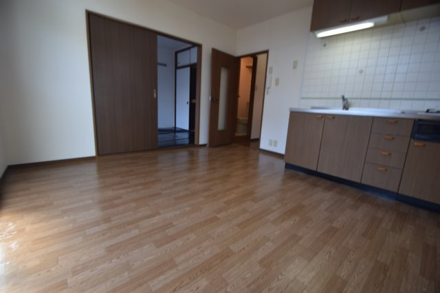 エスフィールドハイツの居間・リビング|8帖のダイニングキッチン