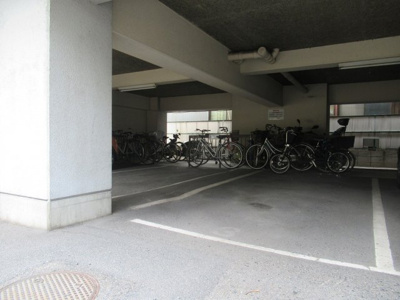 【駐車場】 | エトワールヴィル-R西楠風荘（鴻池新田賃貸） | カースペースがあります