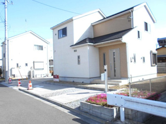 【前面道路含む現地写真】 | 97坪・駐車場6台・南向き・４SLDKとワイドバルコニー・大越小・加須北中・デザインリフォーム住宅・すぐ住めます