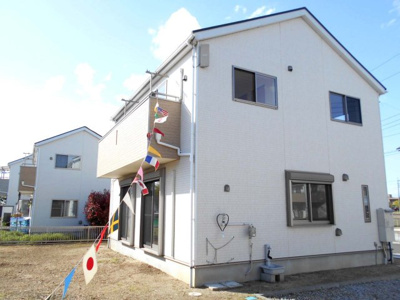 【外観】 | 中古戸建 加須市 大越(おおごえ)　土地広々97坪カースペース6台 築5年 | 97坪・駐車場6台・南向き・４SLDKとワイドバルコニー・大越小・加須北中・デザインリフォーム住宅・すぐ住めます