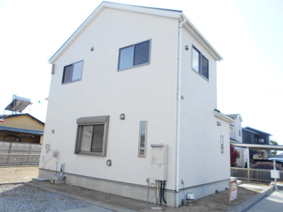【外観】 | 中古戸建 加須市 大越(おおごえ)　土地広々97坪カースペース6台 築5年 | 97坪・駐車場6台・南向き・４SLDKとワイドバルコニー・大越小・加須北中・デザインリフォーム住宅・すぐ住めます