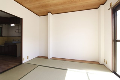 【和室】 | コスモハイツリゾ | 畳の上でゆっくりとくつろげる和室です