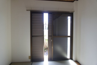 【その他】 | コスモハイツリゾ | 雨戸があります