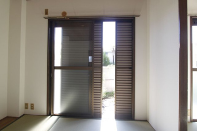 【その他】 | コスモハイツリゾ | 雨戸があります