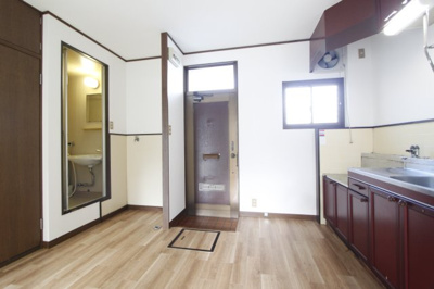 【居間・リビング】 | コスモハイツリゾ | こちらの居間で趣味の時間をお楽しみください