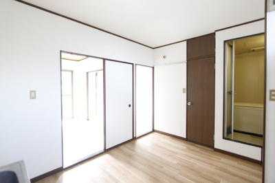 【居間・リビング】 | コスモハイツリゾ | こちらの居間で趣味の時間をお楽しみください