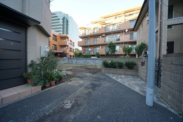 保土ヶ谷区神戸町全２棟　新築戸建【成約】の前面道路含む現地写真