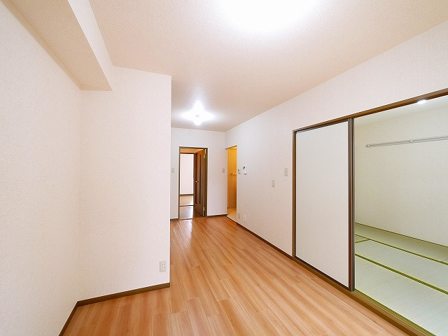 ヴェルリバージュの居間・リビング|こちらのリビングで趣味の時間をお楽しみください