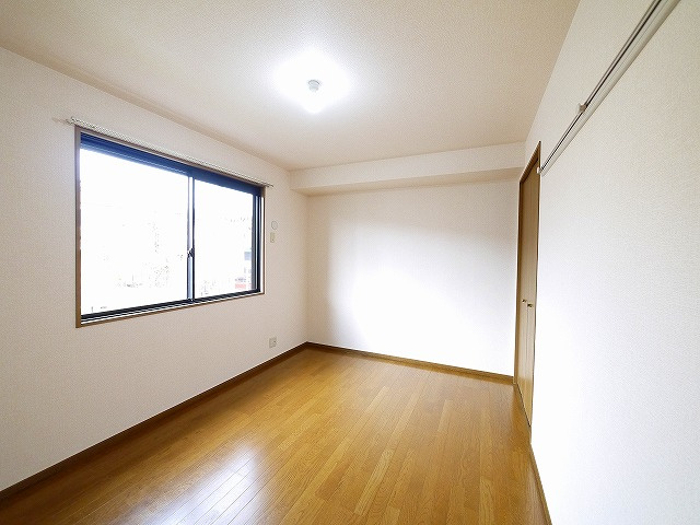 ヴェルリバージュの洋室|使い勝手のいい洋室です