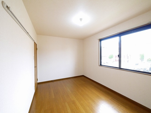 ヴェルリバージュの洋室|広々とした洋室です