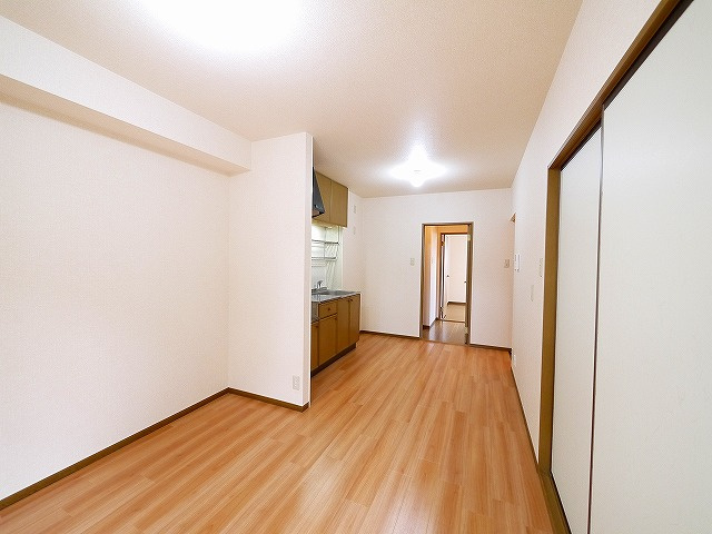 ヴェルリバージュの居間・リビング|ゆったり過ごせる居間です