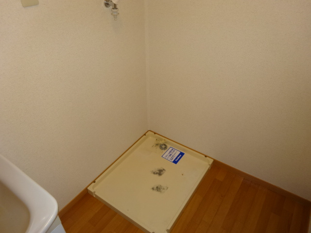 ミリカ・ルブラの設備|室内洗濯機置き場です

参考、同建物・同間取りの号室