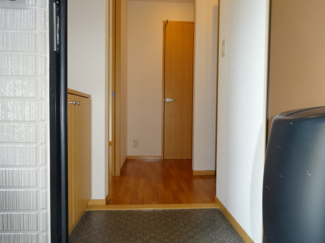 ミリカ・ルブラの玄関|参考、同建物・同間取りの号室