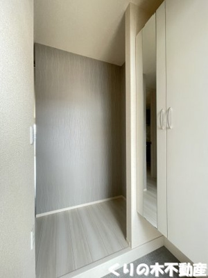 【玄関】 | エトワールしゅりⅤ | 明るい玄関です