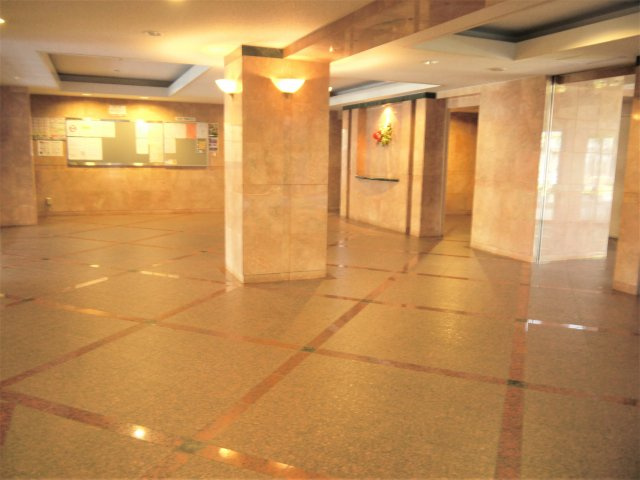 エバーライフネアシティ弐番館のエントランス|毎日通るエントランスはこのようになっています