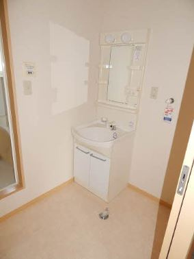 レシデンシア小森野　A棟の洗面所|忙しい朝には欠かせない洗面所です