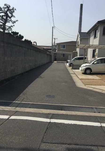 茶屋町築浅中古の前面道路含む現地写真