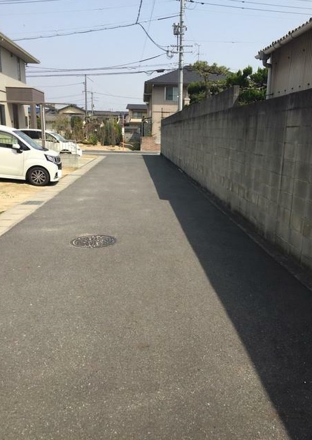 茶屋町築浅中古の前面道路含む現地写真