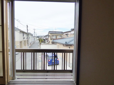 【展望】 | ホワイトハウスＡ | 窓の外は道路が伸びていて開けているから風通し◎