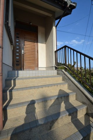 広島市西区草津梅が台の一戸建てのエントランス|ゆとりのあるエントランスです