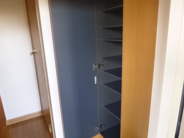 メゾンみおの玄関