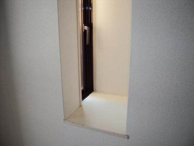 シティハイツ三条の内装|出窓