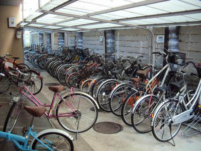 シティハイツ三条の駐車場|駐輪場