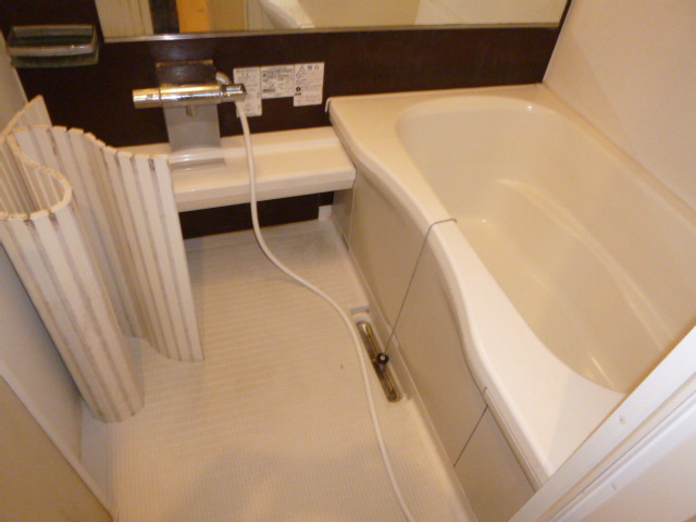 ルーチェ・Ａの浴室|追い焚きバス