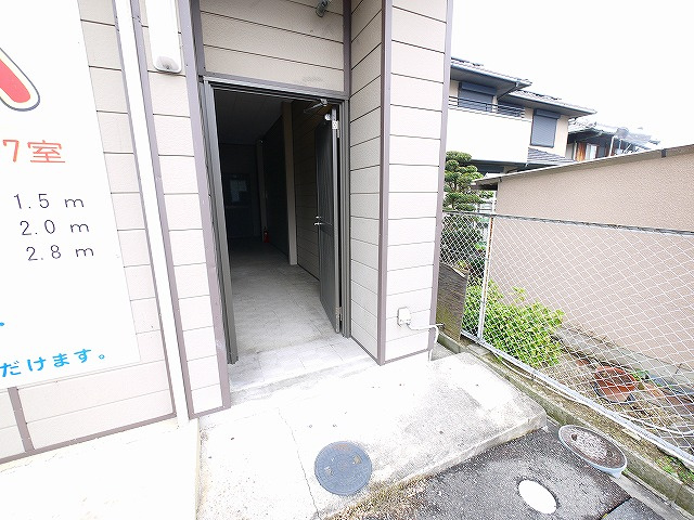 兼吉ビル（マサキのトランクルーム）のエントランス|落ち着いたエントランスです