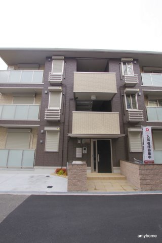 ウエストキューブ