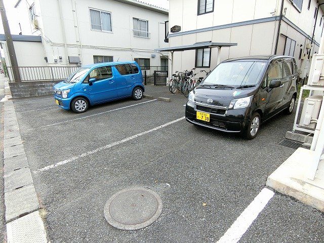 シャルムベルの駐車場