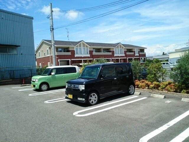 カーサイナバの駐車場