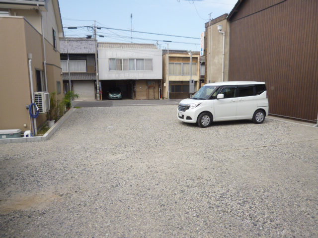 メゾンモンレーヴの駐車場