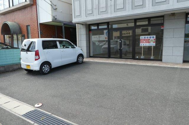 倉敷市東町の店舗事務所の駐車場