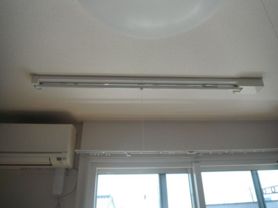 【設備】 | アルコバレーノ蛇田A | 室内洗濯物干しが付いていて便利ですね。