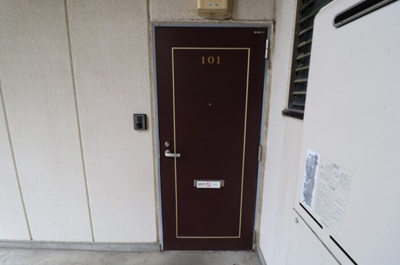 【玄関】 | エステートミライ | 小物を収納するのに便利です