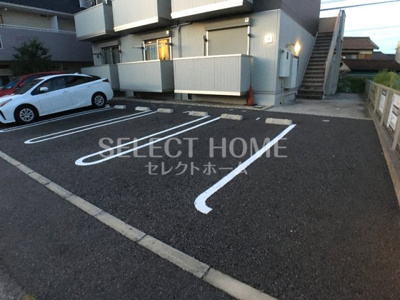 【駐車場】 | ラプンツェル | 車をお持ちの方に嬉しい駐車場付きの物件です